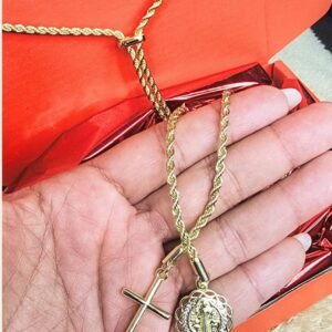 Juego de aretes y cadena en acero inoxidable