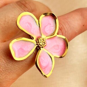 Anillo dorado de flor rosada