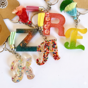 Iniciales de resina: tu inicial, tu energía, tu estilo