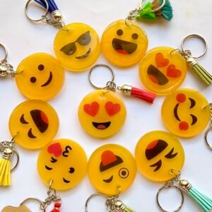 Llaveros de emoticon hechos de resina