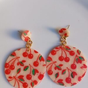Aretes de arcilla polimérica de cerezas