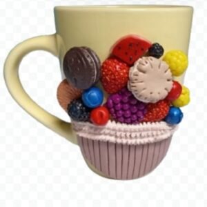 Taza decorada con galletas